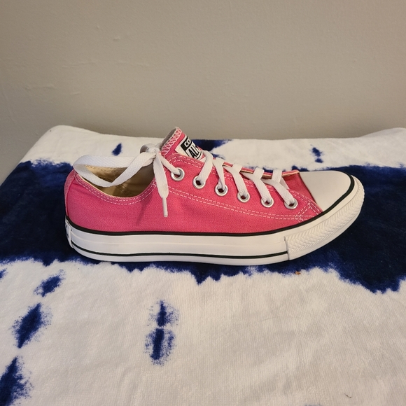 Converse Pink Chuck Taylor's - Picture 8 of 12